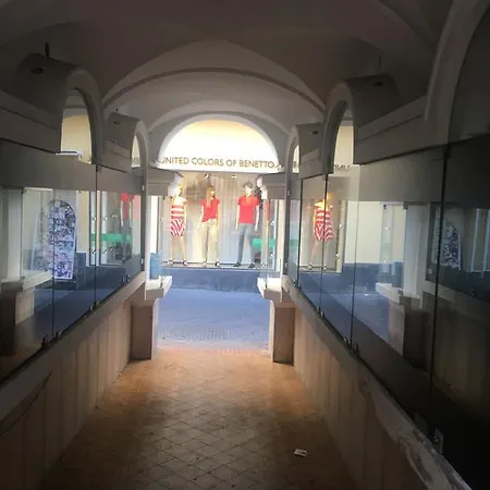Via Vittorio Emanuele 50 * Capri